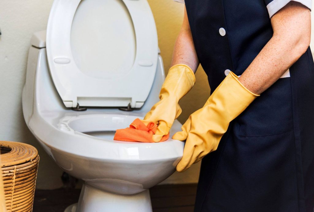WC tisztítása a dugulás megelőzésére